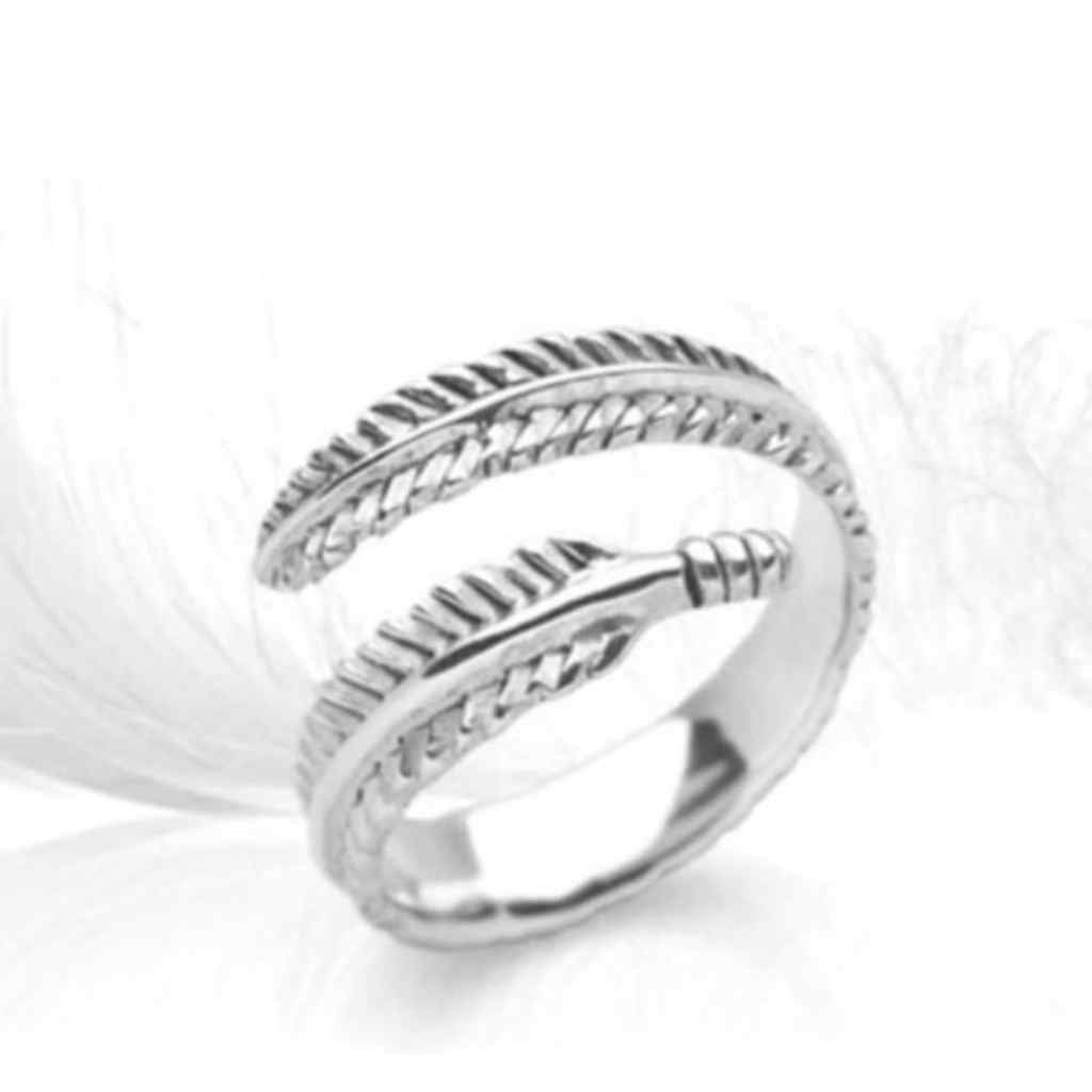 Silver wrap around feather ring.